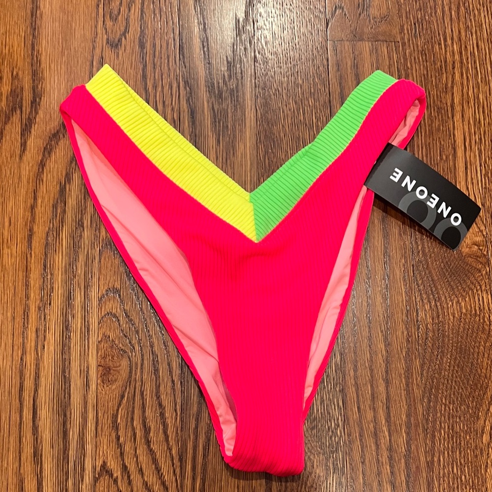 Oneone NWT size M bikini bottom